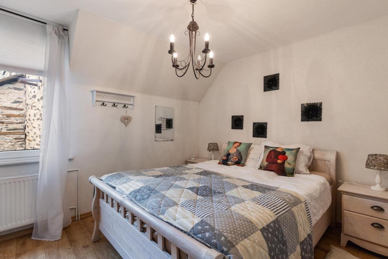 Haus Alte Rebe & Weisse Traube Appartamento Cochem Esterno foto